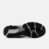 09726 New Balance 2002R Man white indigo