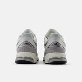 09726 New Balance 2002R Man white indigo