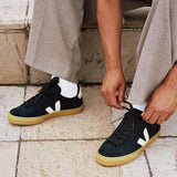 09524 Veja Bold Suede Black Pierre